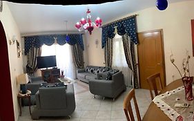 Christina'S House With 2 Bedrooms And Free Parking